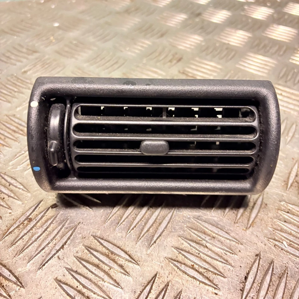 LDV Convoy Pilot MK3 2.4 TD OS right dash dashboard air vent 2005 - Image 4 of 4