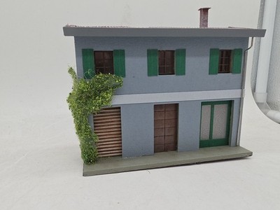 BP1 Palazzina Für Fondale Mit Rollladen, Montiert Und Beleuchtet HO 1:87