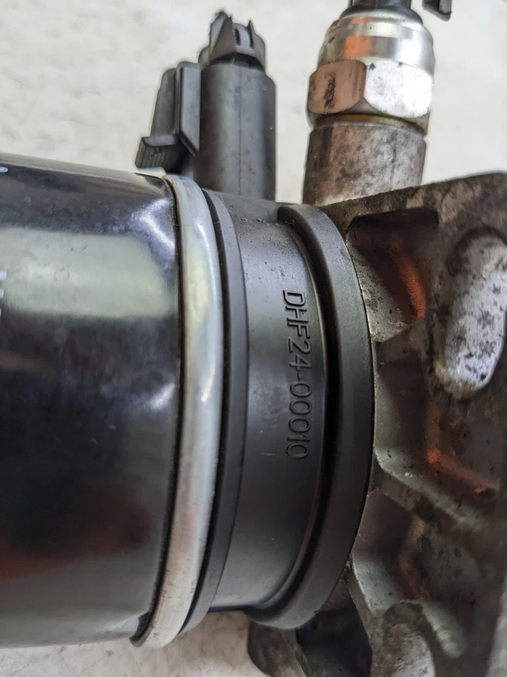 Hyundai Santa Fe MK2 2012 2,2 CRDI carcasa de filtro de combustible DHF2400010 Foto 2 de 4