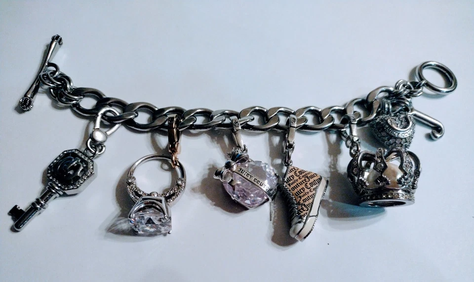 Auténtica pulsera vintage Juicy Couture con 5 dijes y llavero Foto 2 de 4