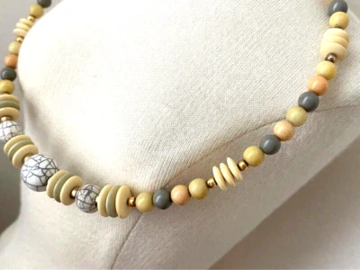 COLLIER Ras du Cou perle pastel Crème Gris Pêche Blanc Très joli excellent état - Photo 1/4