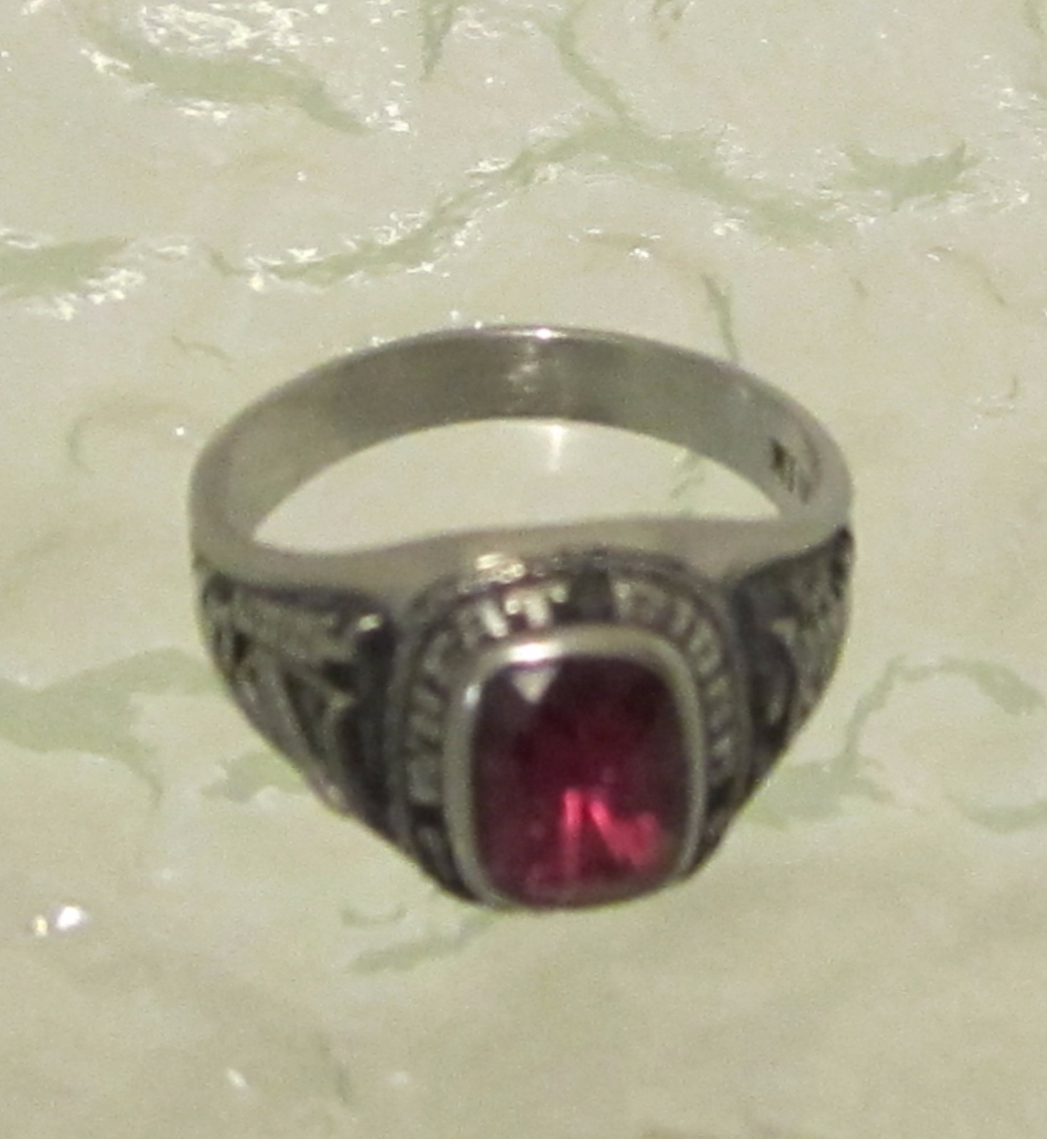 HJ ULTRIUM FUCHSIA STONE WHEAT RIDGE HIGH 1983 RING SIZE 7 FASHION