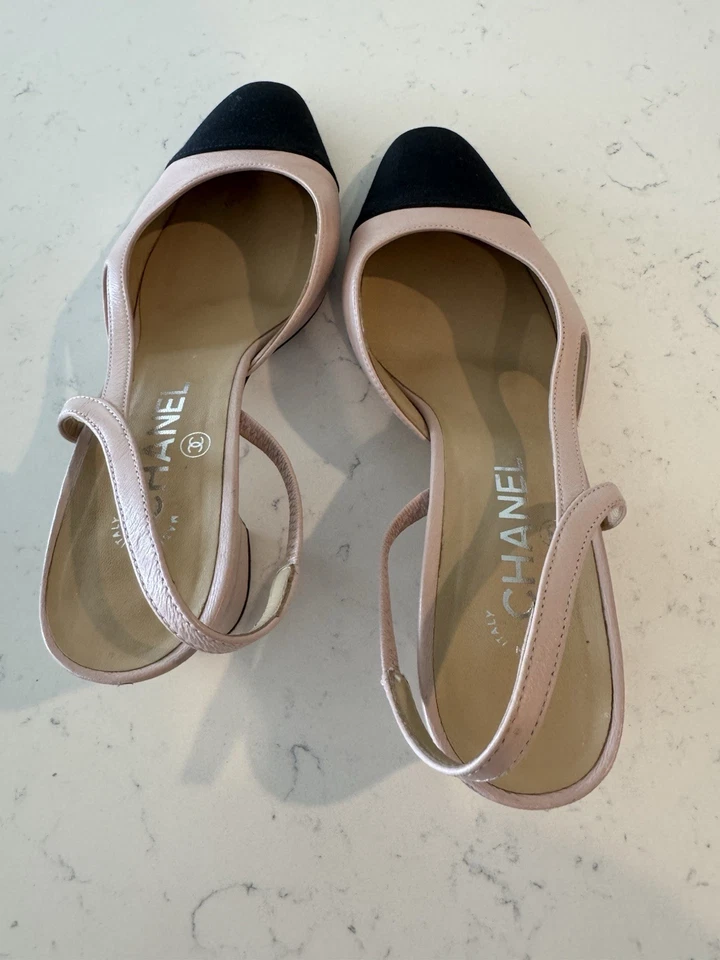 Chanel Zapatos de Cuero con Cordones Tacones Planos Talla 39 Beige/Negro Foto 2 de 4