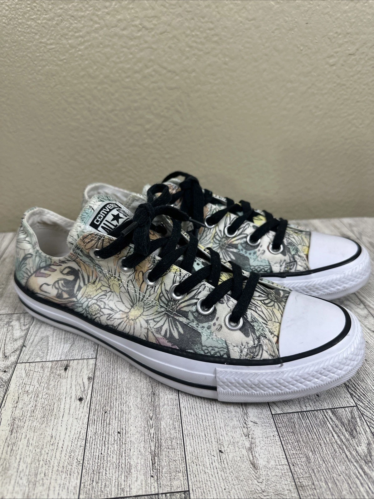 Sneakers Converse 8.5 All Star in tela floreale con lacci neri