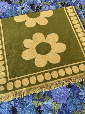 Vintage Cannon Avocado Green Sunflower Daisy Bath Towel Flower Power