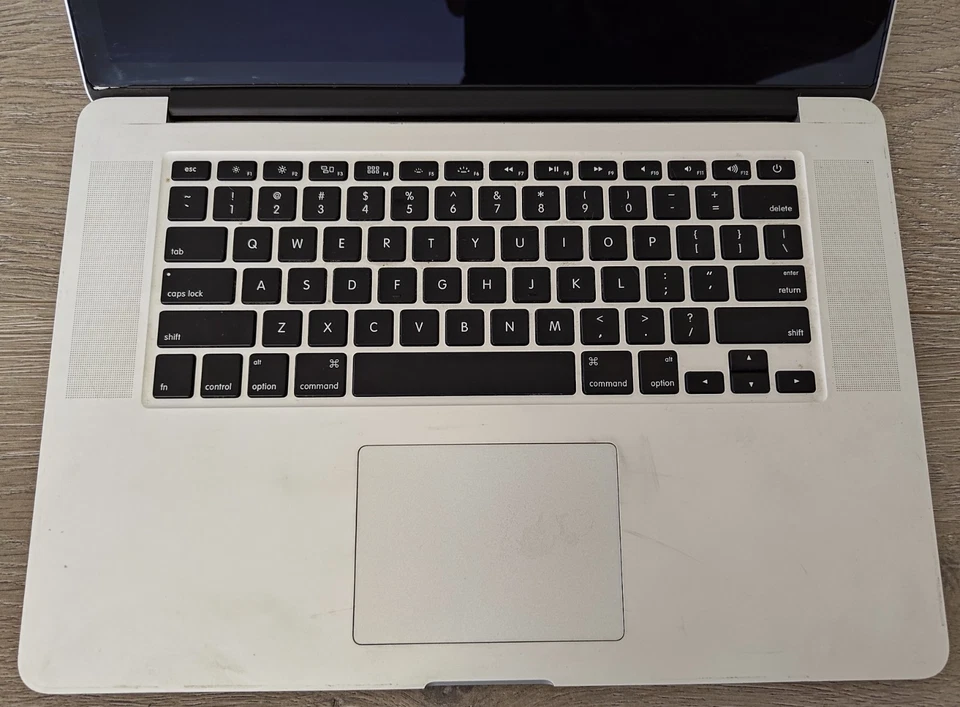 MacBook Pro A1398 15" 2.3GHz i7 8GB DDR3 256GB SSD Mountain Lion OS X - Image 2 of 4