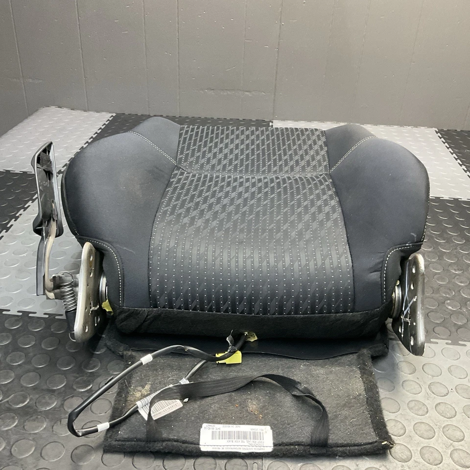 Cojín de asiento superior del lado del pasajero delantero derecho Nissan Altima 2014-2018 OEM Foto 3 de 4