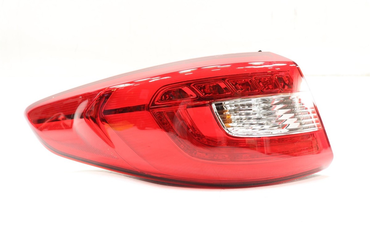 NEW OEM Driver Side Outer Tail Light Lamp 92401C2100 for Hyundai