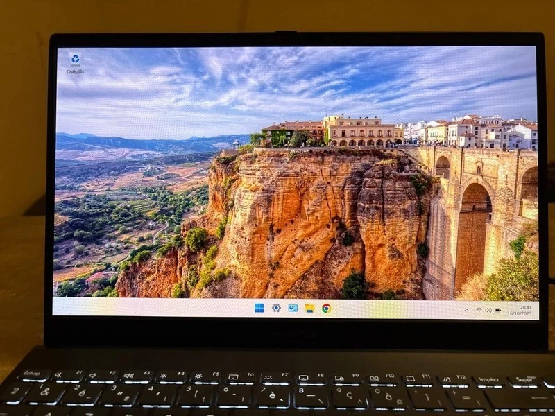 PC Portable Asus Zenbook 13 OLED UX325JA-2  Fonctionne Parfaitement - Windows 11 - Photo 2/4