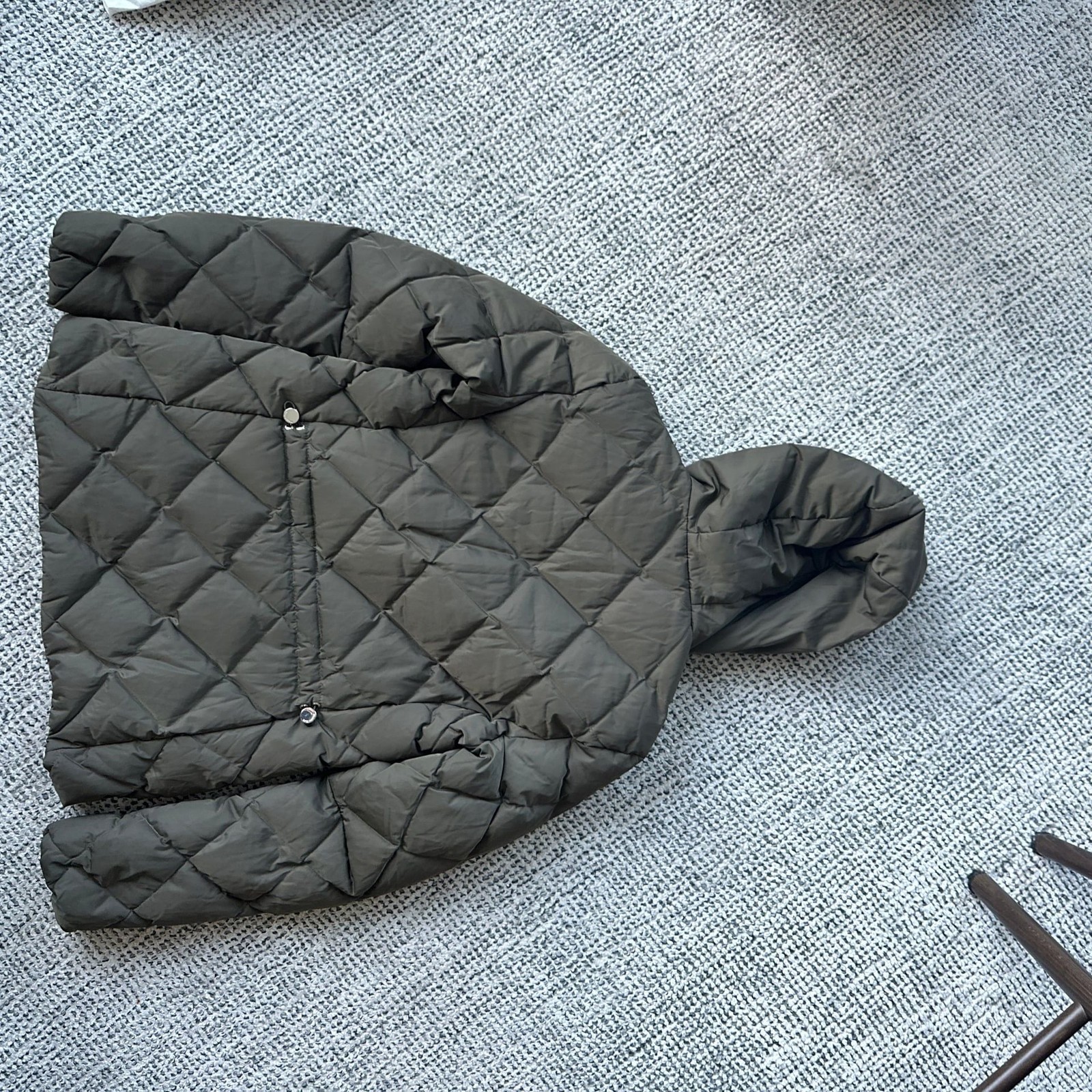 Short water-repellent puffer jacket · dark green · Coats thumbnail 7