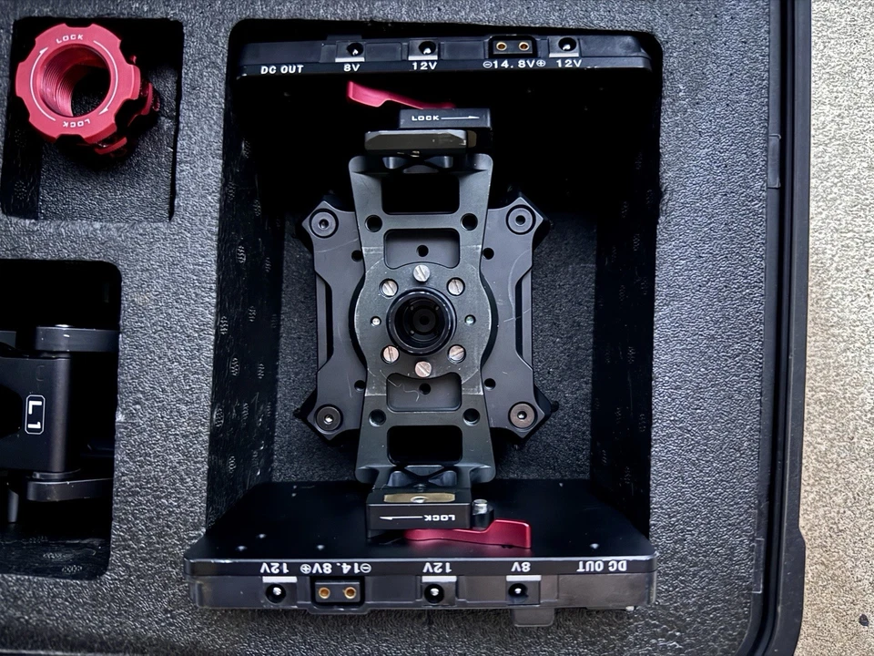 Sistema de montaje para coche Tilta Hydra Alien (montaje en V) Foto 4 de 4