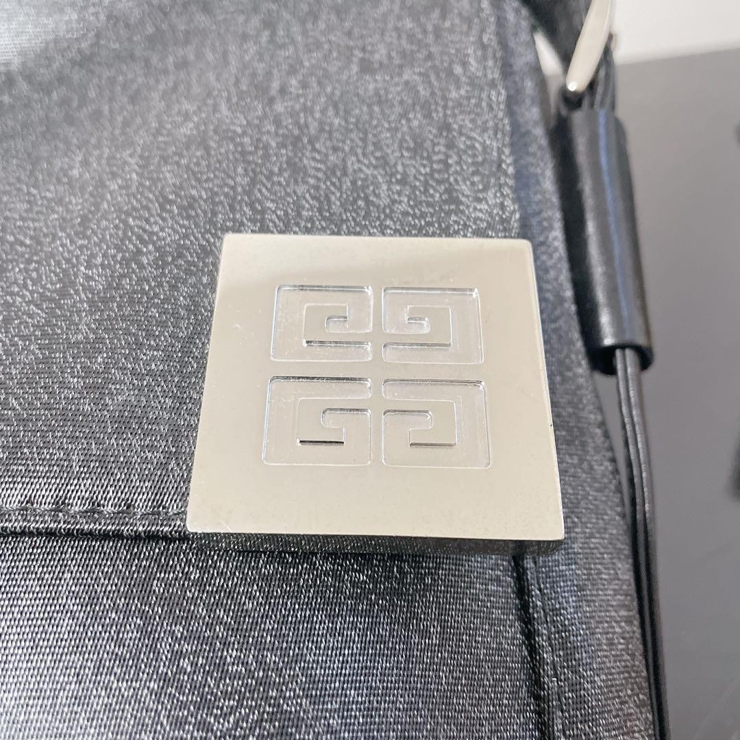 GIVENCHY 4G Logo Formal Handbag in Black thumbnail 4