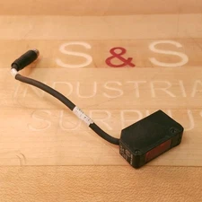 Keyence PZ-V32 Photoelectric Sensor, NPN Switch 4mm-300mm Range M8 - USED