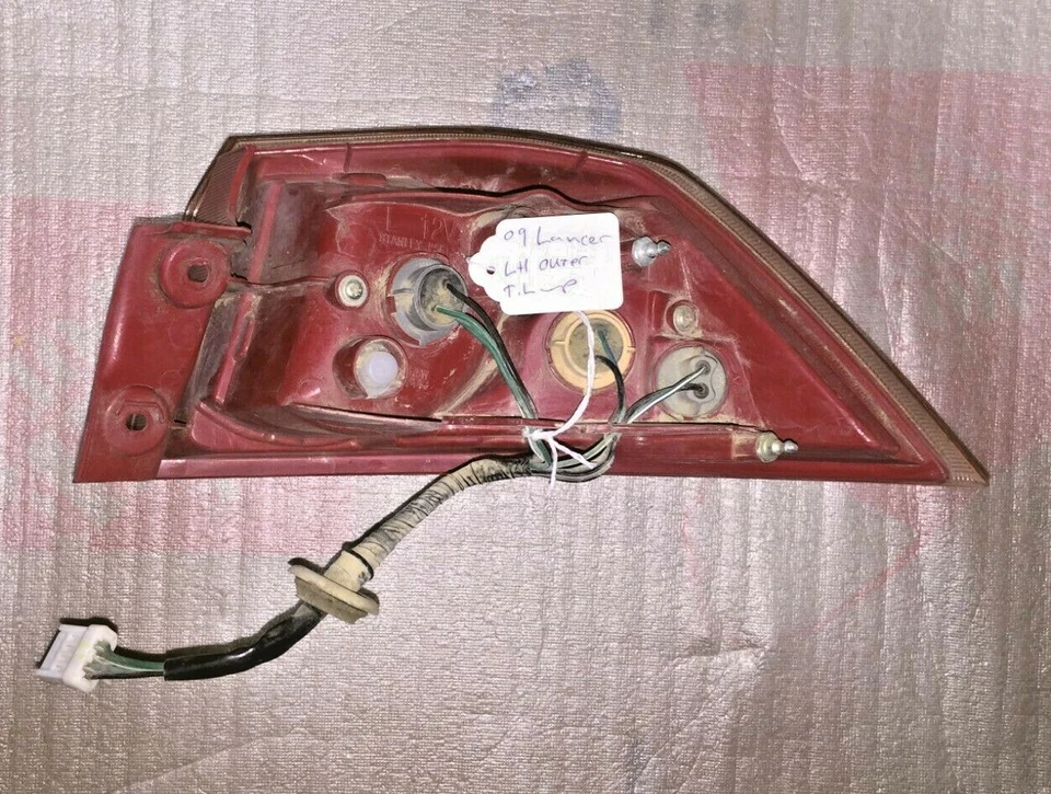 2008 2015 MITSUBISHI LANCE OUTER QTR MTD LH LEFT DRIVER SIDE TAIL LIGHT LAMP OEM Foto 2 de 2