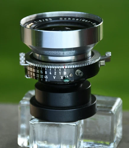 Pretty  65mm f/8 Schneider Super Angulon Large Format Lens w Filters Caps