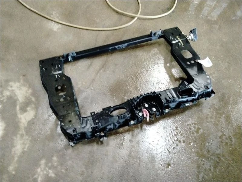 Радиатор с основной поддержкой 68202011AA подходит для Fiat 500 2207943 14–17 годов выпуска - Изображение 3 из 4