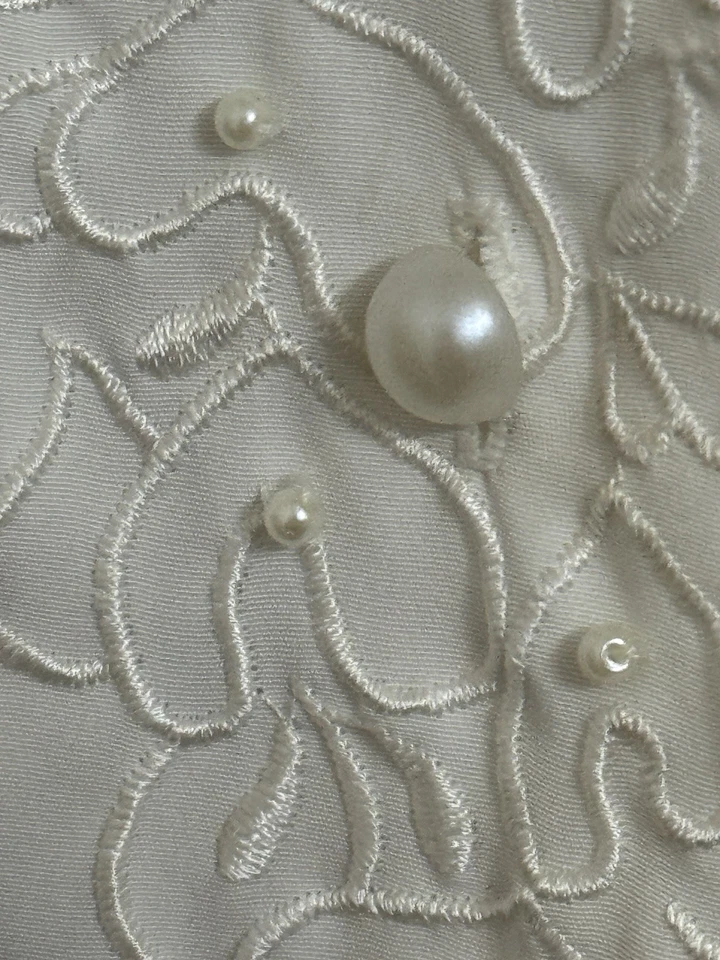 Blusa blanca bordada Christie & Jill con perlas y botones de perlas talla 16 Foto 4 de 4