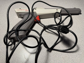 1985 Nintendo Zapper - Gray Model NES-005 - NES Zapper Duck Hunt Gun Authentic