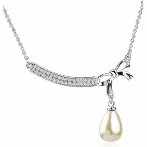 Colliers et pendentifs fantaisie en or blanc perle