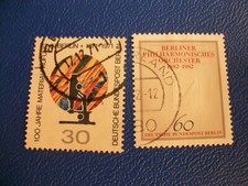 Berlin, 1971 + 1982, zwei verschiedene gestempelte Briefmarken