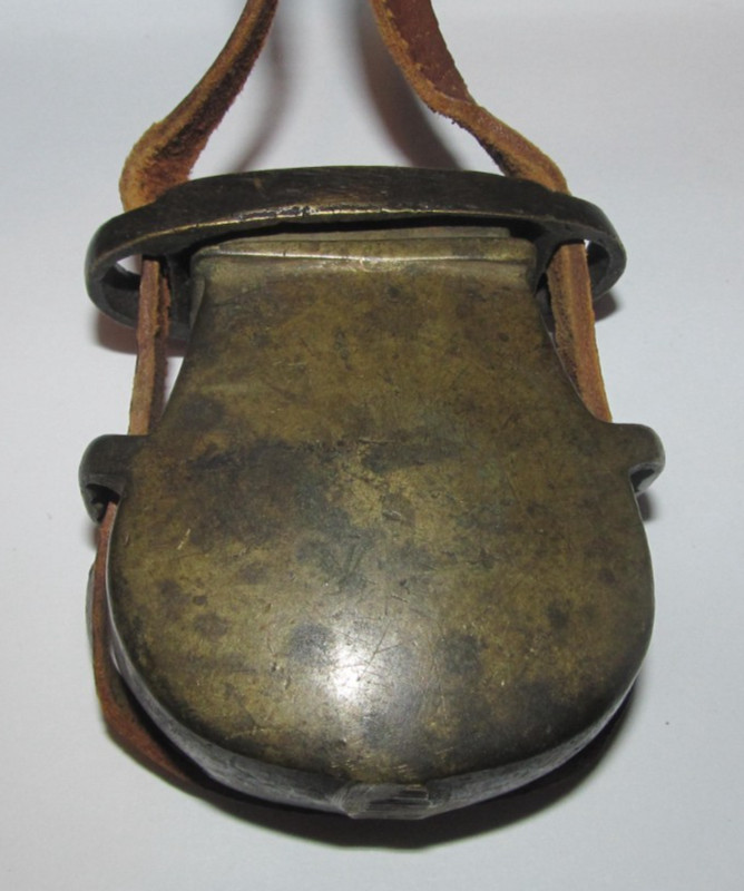 ANTIQUE HUNTERS CARVED STAG GUN POWDER FLASK ENGRAVED DEER ANTELOPE LID BRASS