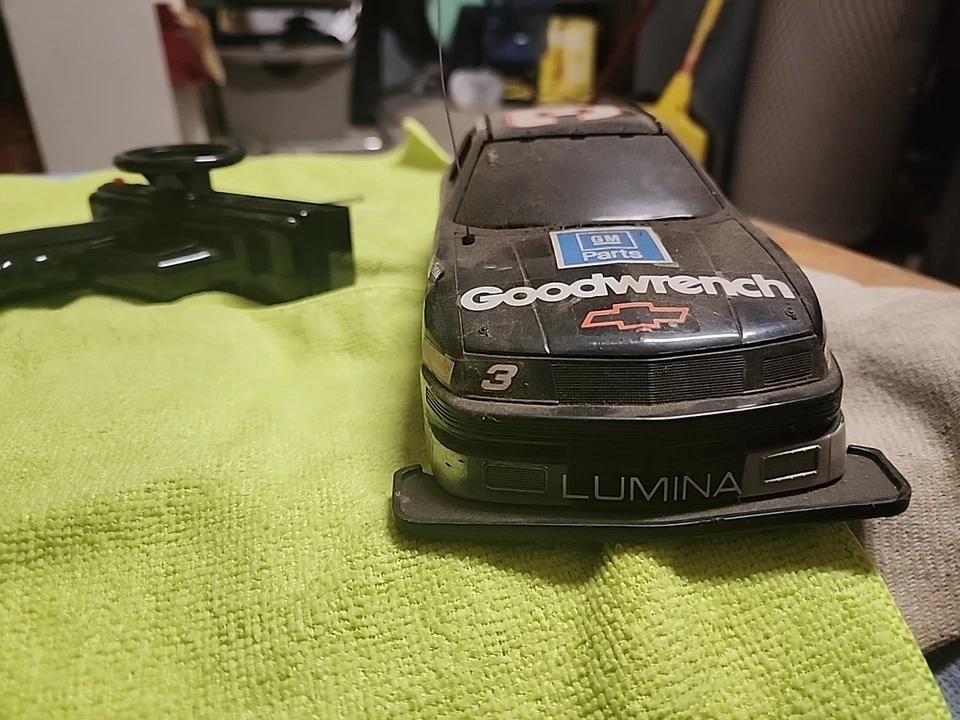 NASCAR Dale Earnhardt radiocontrol con control remoto Goodwrench 1992 lumina rara Hong Kong Foto 4 de 4