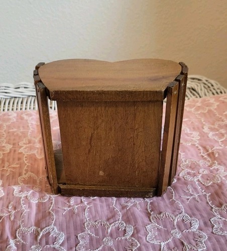 Vintage Mini Wood Heart Basket - Picture 6 of 9