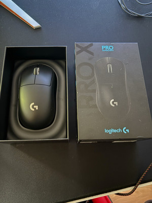 Logitech G PRO X SUPERLIGHT kabellose Gaming-Maus in Schwarz