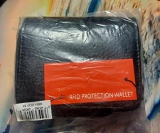 GENUINE LEATHER WALLET~LICENSE AND CREDIT CARD HOLDER W/ RIFD PROTECTION