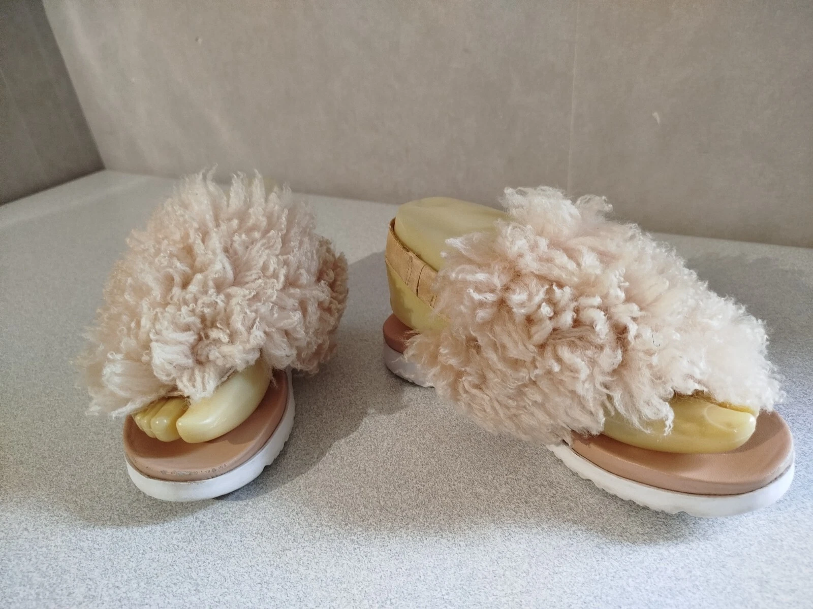 UGG Sandales Cuir et laine Synthétique teinte Chaire T 34 TBE