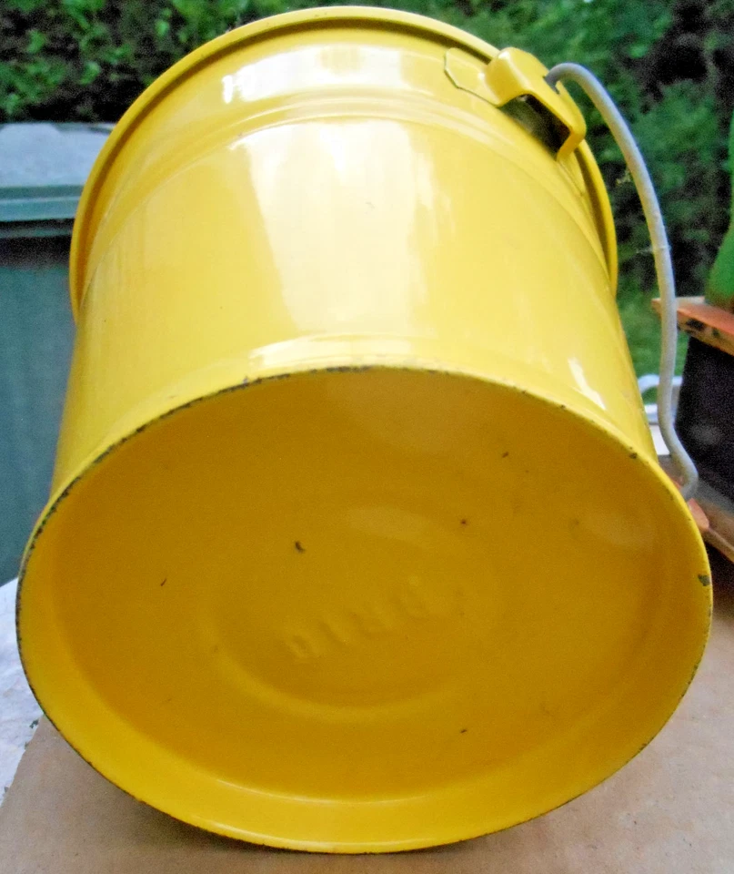 jouet seau ancien en tole peinte jaune jeu de sable pour plage enfant tbe - Photo 3/3