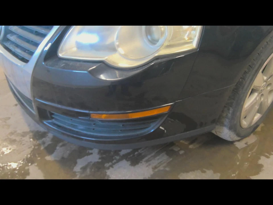 Used Front Bumper Assembly Front fits: 2006 Volkswagen Passat w/o headlamp washe - Изображение 3 из 4