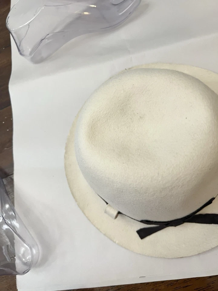 Chapéu de feltro Patricia Underwood marfim preto laço tamanho pequeno/médio lã vintage - Imagem 2 de 4