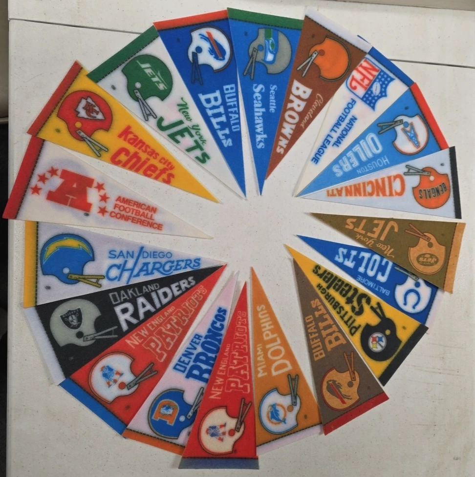 Lot Vintage De 31 Fanions De Foot Des Années 70/80 - Collection Pennant Wimpel