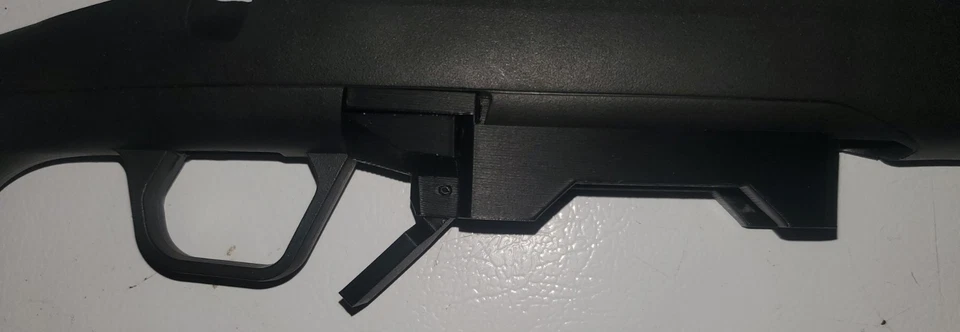 Stock de fábrica Savage Arms Axis II con kit de conversión de cargador MCI Defense AICS Foto 4 de 4