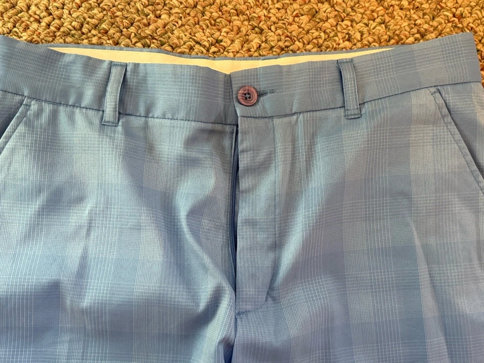 Pantalones cortos de golf Greg Norman Shark para hombre, azul claro y blanco a cuadros, talla 34 Foto 4 de 4