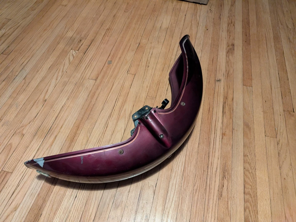 Guardabarros delantero Honda Goldwing GL1100 1982 rojo granate usado Foto 4 de 4