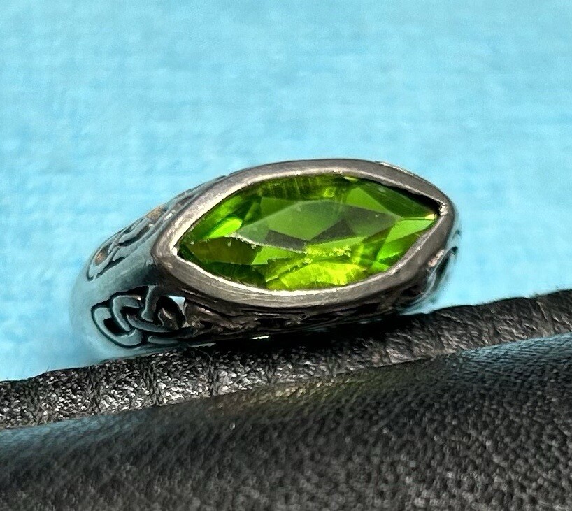 Vintage Celtic Peridot Ring solid .925 Sterling S… - image 4