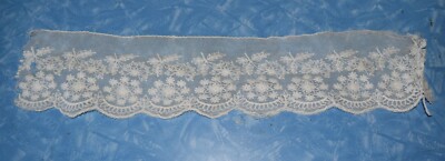 0032  Sm Pc Antique white machine made lace, floral design