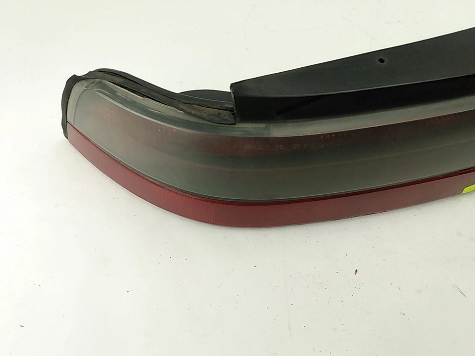 **AS IS** Buick Reatta Coupe Rear Tail Light Lamp Assembly Fits 1988-1991 88 89 - Image 3 of 4