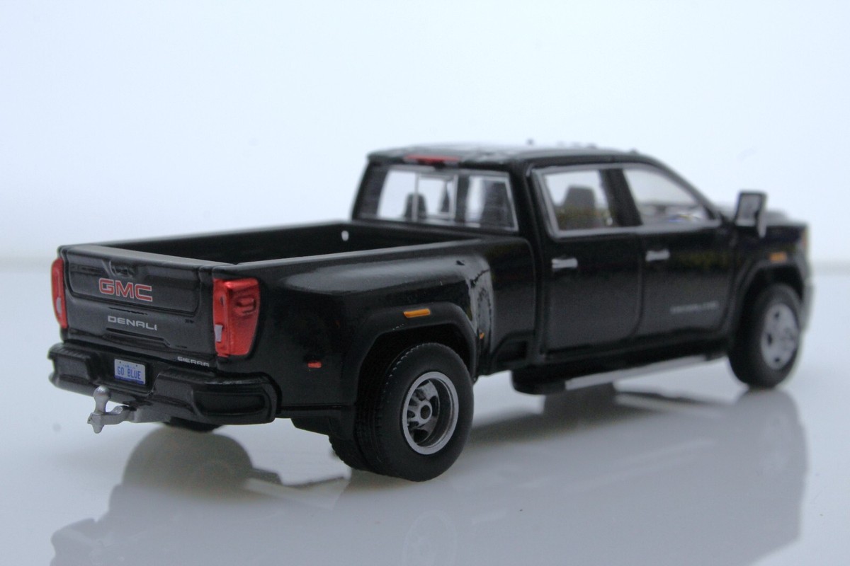 ミニカー 1/64 2022 GMC SIERRA 3500 HD PRO DUALLY 1/64 2022 GMC Sierra 3500HD Pro Dually, Summit White, Karson
