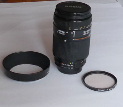 Nikkon AF Nikkor 35-135 mm f/3,5 incl.HB 1 Gegenlichtbl. und Skylight ''sehr Gut''