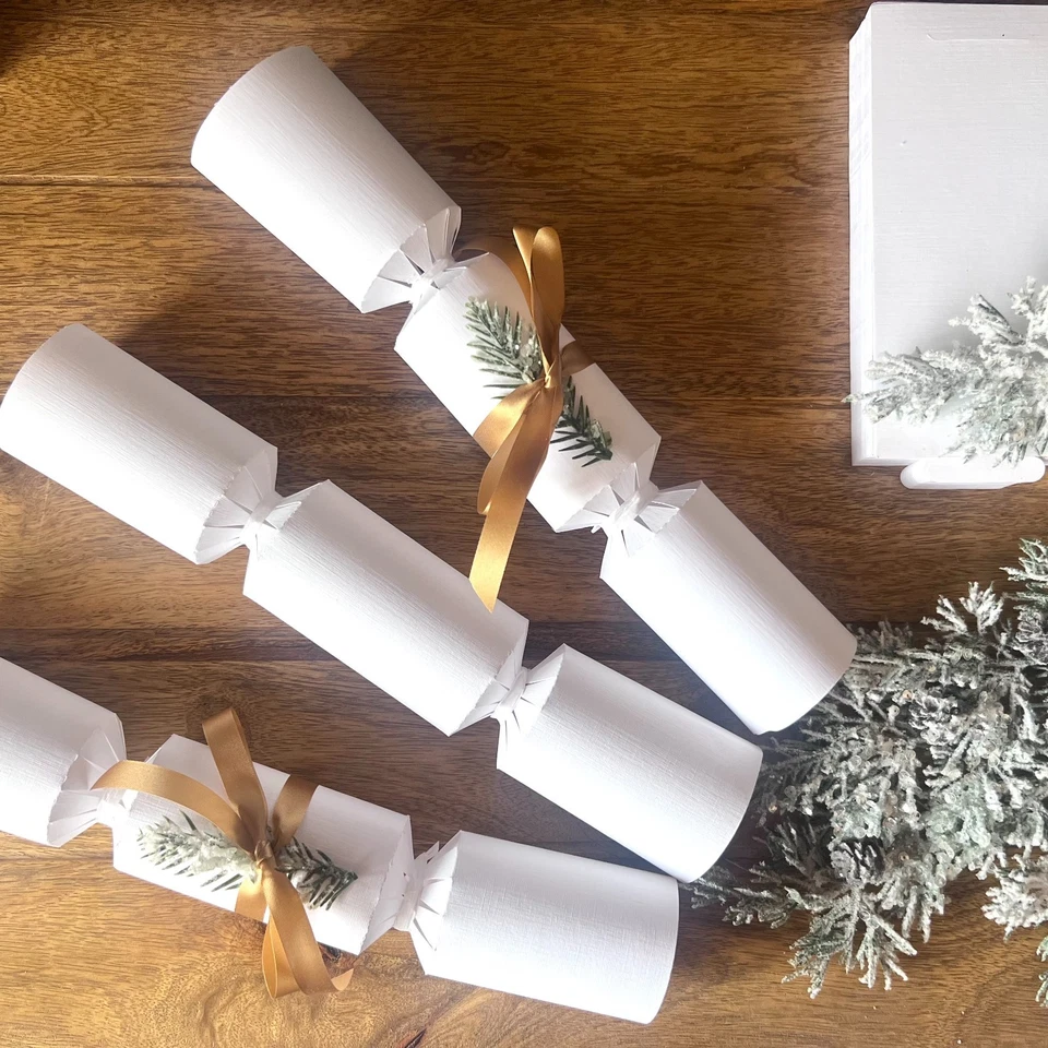 Make your own Christmas Crackers Kit White Linen Eco Friendly Card Pulls Hats - Image 2 of 4