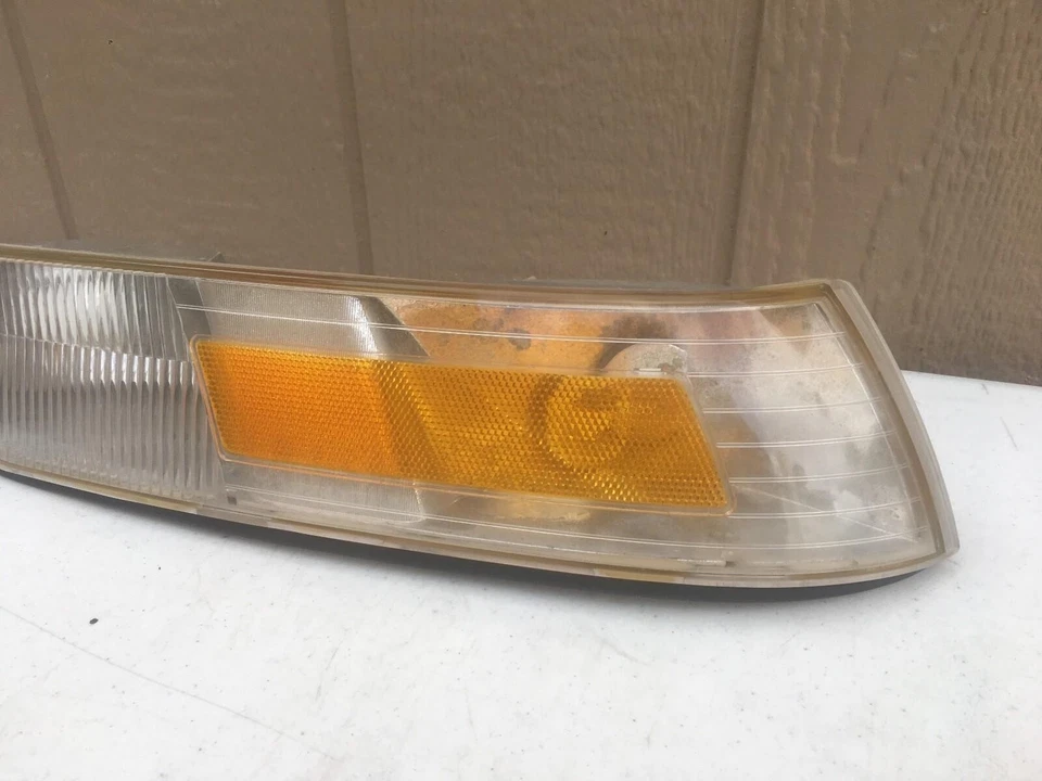 Marcador lateral Mercury Grand Marquis 1995-1997 (derecha) Foto 3 de 4