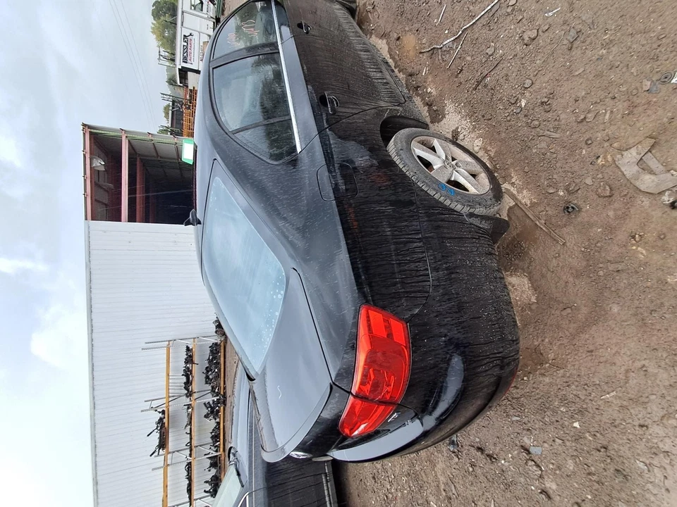 Conjunto de luz trasera derecha usado se adapta a: Volkswagen Jetta Sdn 2011 exc. barrio ciudad Foto 4 de 4