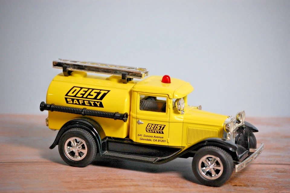 Model A Street Rod Fire Tanker Diecast Bank Deist Safety 1:25 Liberty Classics - Image 2 of 4