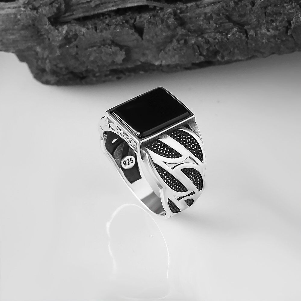 Hermoso anillo cómodo de plata de ley 925 con piedras preciosas de ónix negro para hombre