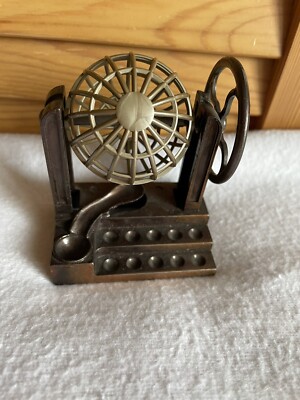 Bingo Lotto Bleistiftspitzer alt Metall Play Me Sammler 990