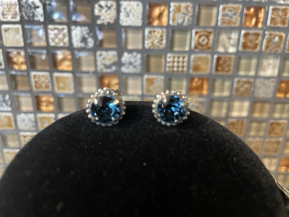 Sweet Romance Vintage Blue & CLear Crystal Adjustable Necklace & Earrings Set - Image 4 of 4