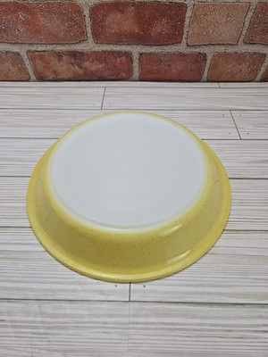 Pyrex Milk Glass Robin Egg Yellow  Round Pie Plate #209 8.5''